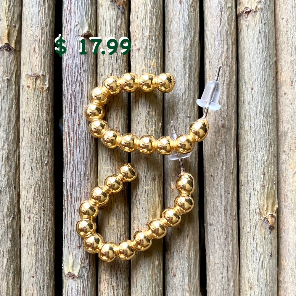 Gold color super fashionable earrings